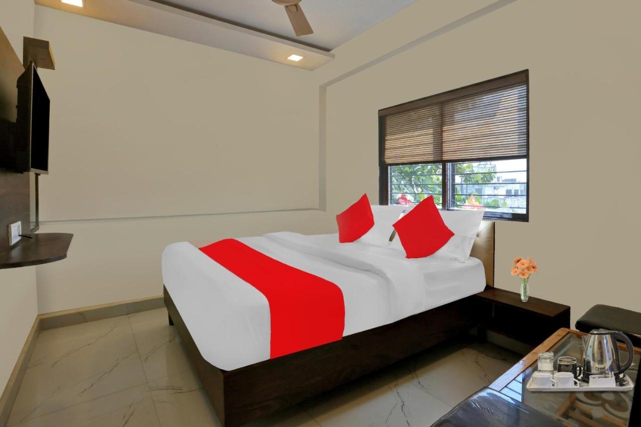 Hotel O Nandi Palace Lodging And Boarding Ulhasnagar Bagian luar foto