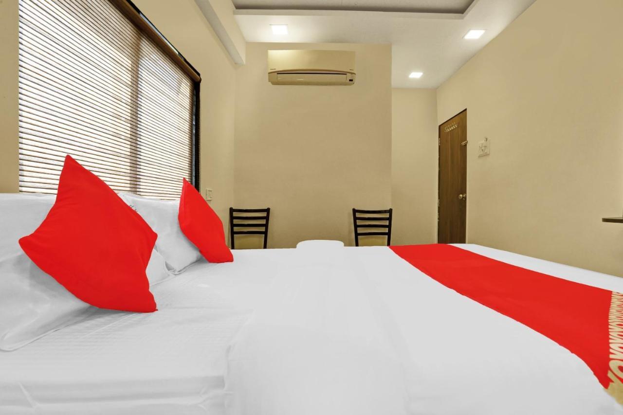 Hotel O Nandi Palace Lodging And Boarding Ulhasnagar Bagian luar foto