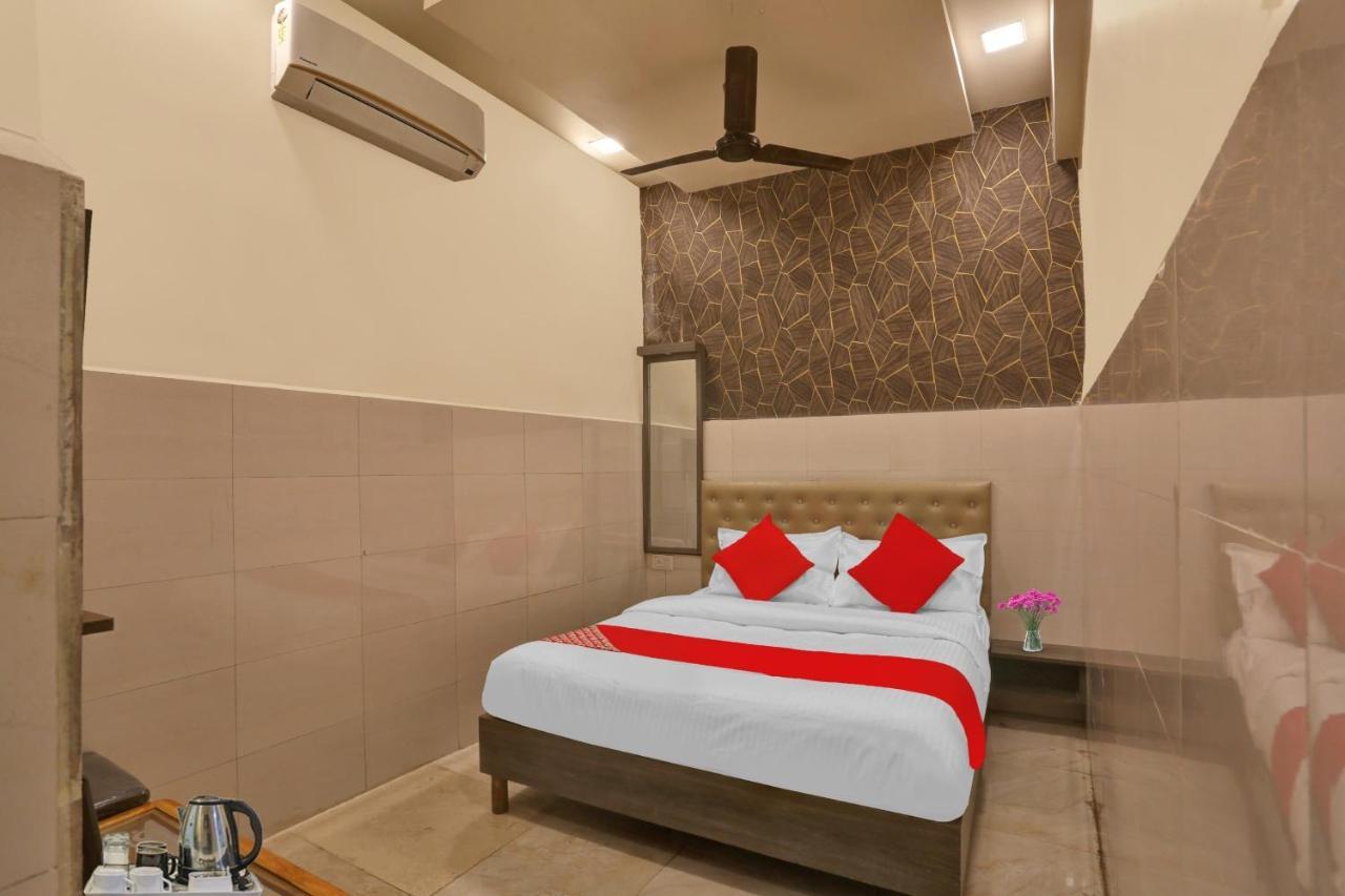 Hotel O Nandi Palace Lodging And Boarding Ulhasnagar Bagian luar foto
