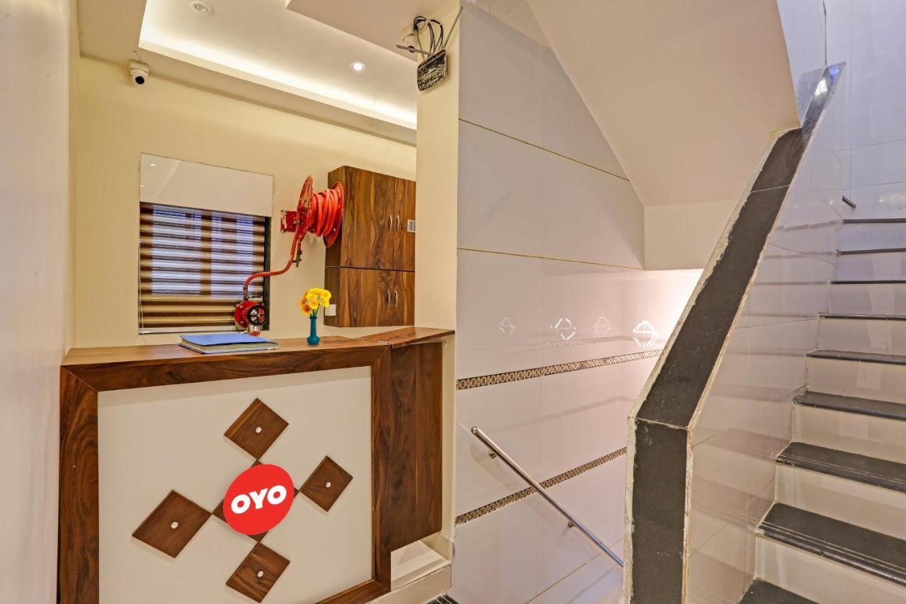 Hotel O Nandi Palace Lodging And Boarding Ulhasnagar Bagian luar foto