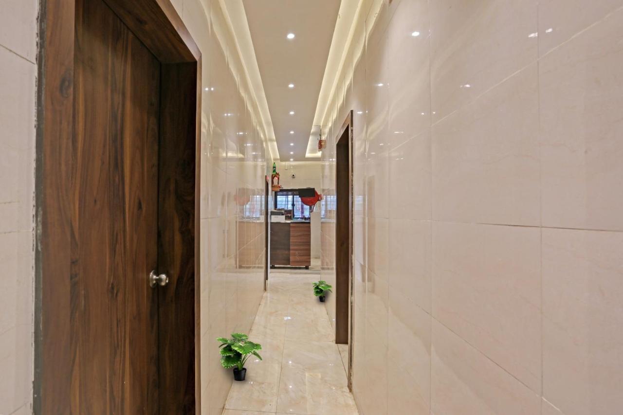 Hotel O Nandi Palace Lodging And Boarding Ulhasnagar Bagian luar foto