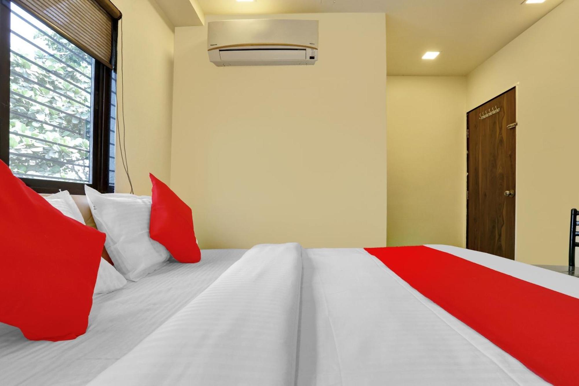 Hotel O Nandi Palace Lodging And Boarding Ulhasnagar Bagian luar foto