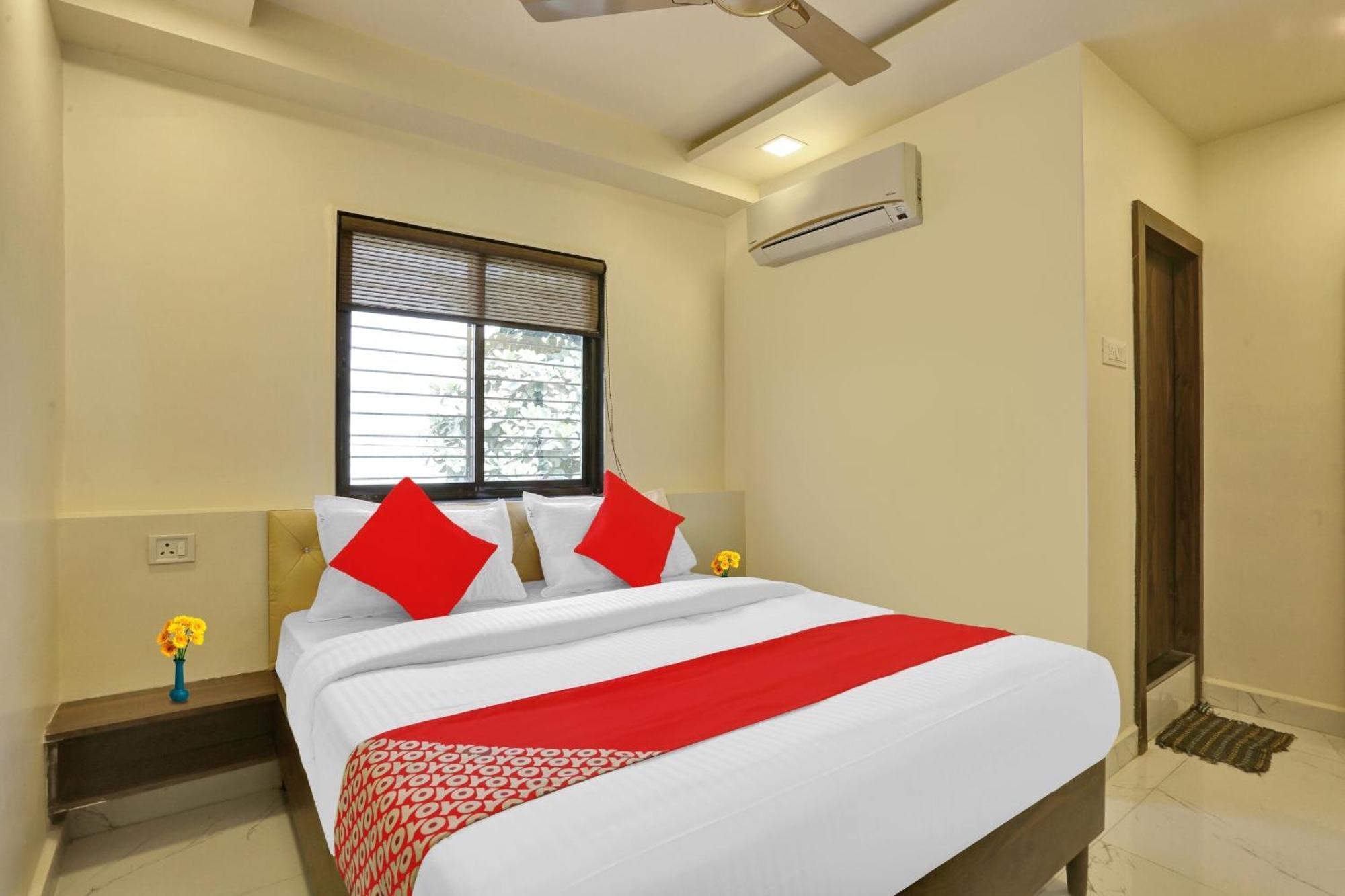 Hotel O Nandi Palace Lodging And Boarding Ulhasnagar Bagian luar foto